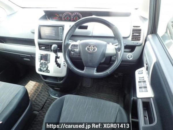 Used 2010 AT toyota voxy ZRR70W Image[15]