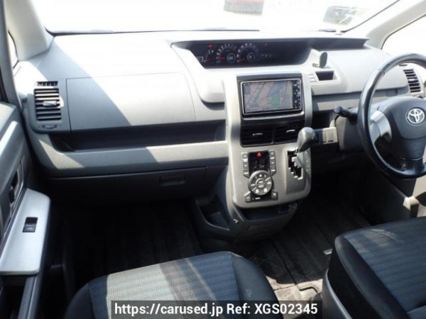 Used 2008 AT toyota voxy ZRR70W Image[16]