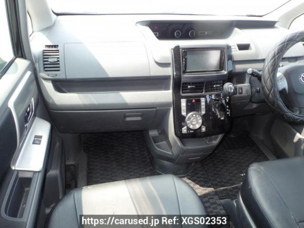 Used 2009 AT toyota voxy ZRR70W Image[14]