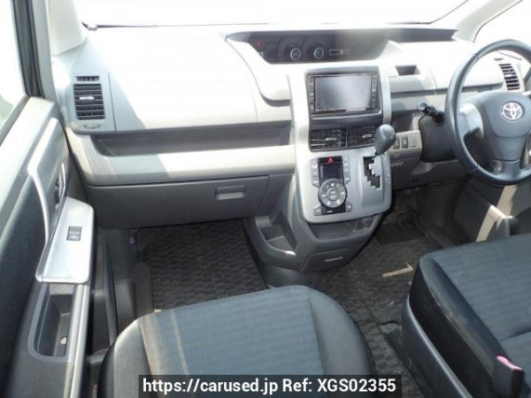 Used 2007 AT toyota voxy ZRR70W Image[14]