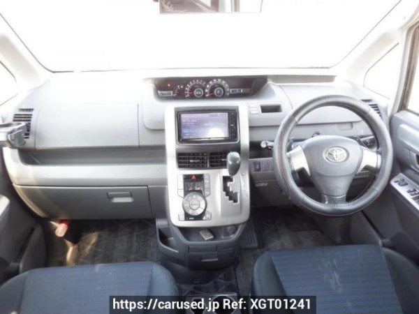 Used 2008 AT toyota voxy ZRR70W Image[17]