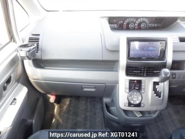 Used 2008 AT toyota voxy ZRR70W Image[18]