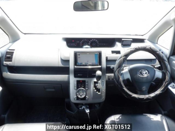 Used 2007 AT toyota voxy ZRR70W Image[17]