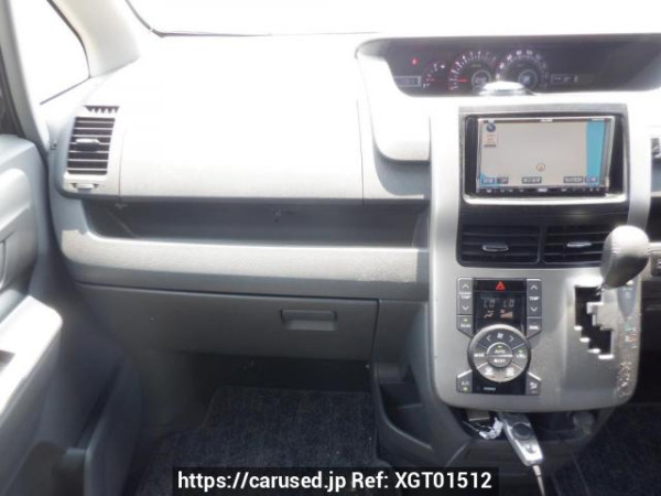 Used 2007 AT toyota voxy ZRR70W Image[18]