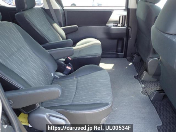 Used 2012 AT toyota voxy ZRR75W Image[13]