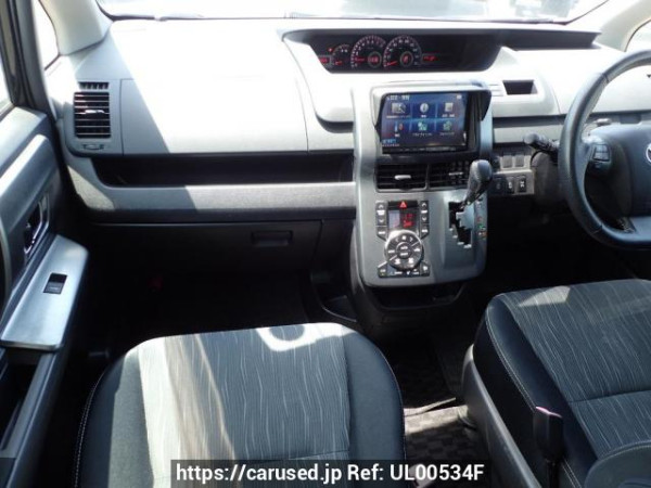 Used 2012 AT toyota voxy ZRR75W Image[16]