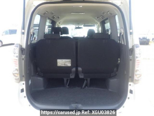 Used 2007 AT toyota voxy ZRR70W Image[8]