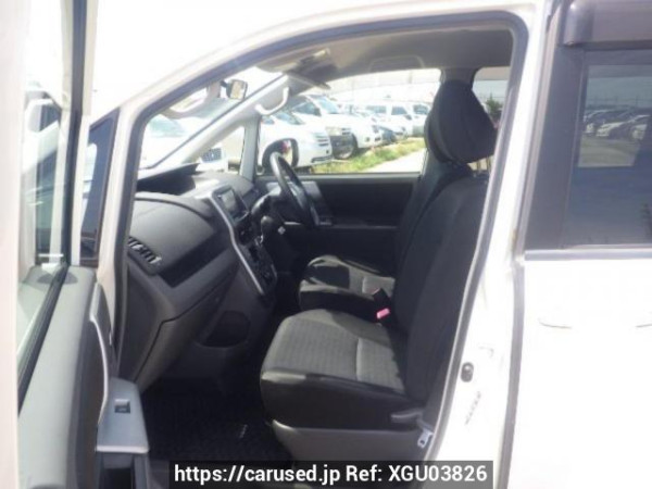 Used 2007 AT toyota voxy ZRR70W Image[12]