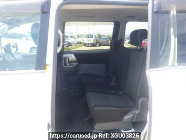 Used 2007 AT toyota voxy ZRR70W Image[14]