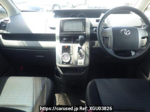 Used 2007 AT toyota voxy ZRR70W Image[16]