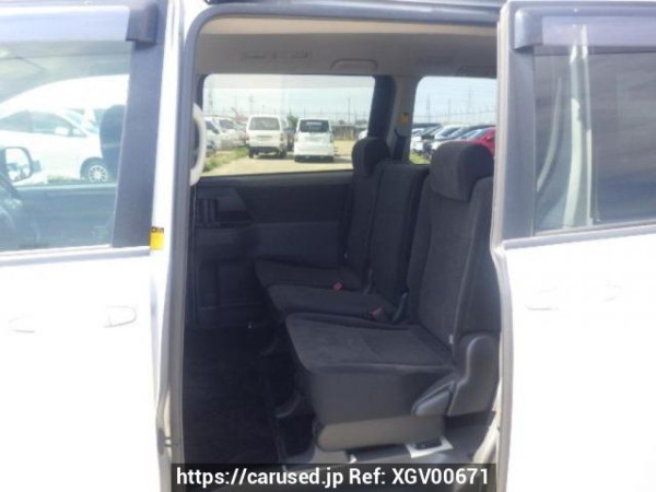 Used 2007 AT toyota noah ZRR70G Image[14]
