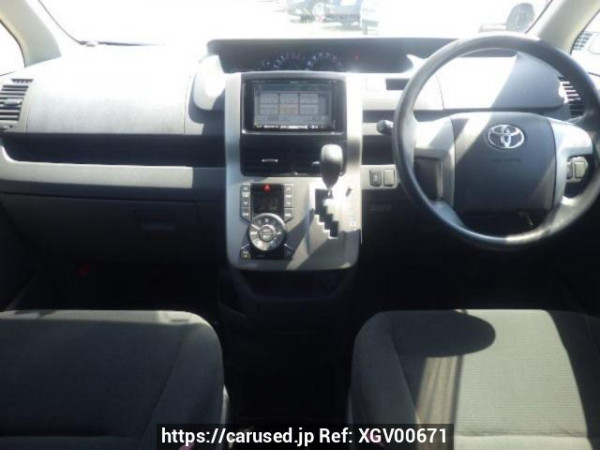 Used 2007 AT toyota noah ZRR70G Image[16]