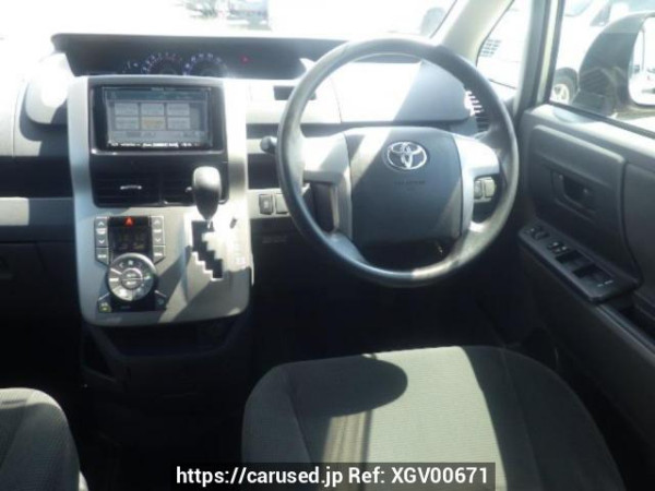 Used 2007 AT toyota noah ZRR70G Image[18]