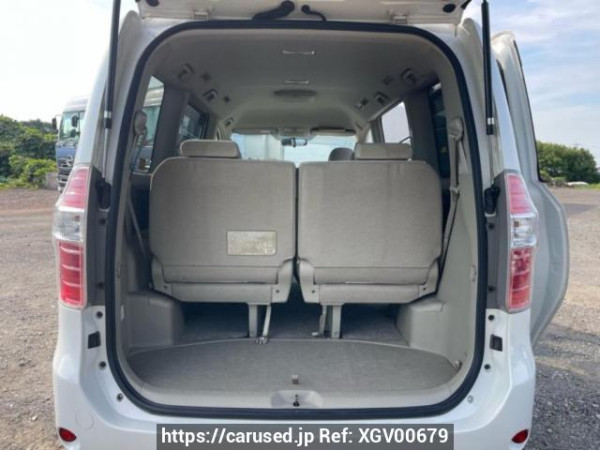 Used 2007 AT toyota noah ZRR70G Image[8]