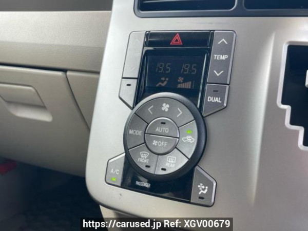 Used 2007 AT toyota noah ZRR70G Image[32]