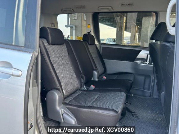 Used 2007 AT toyota noah ZRR75W Image[15]
