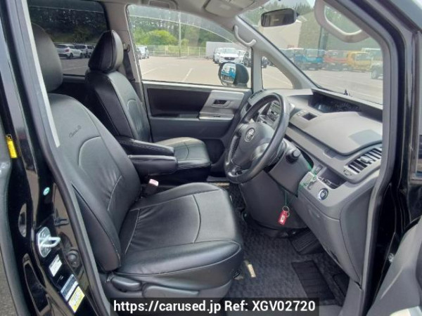 Used 2007 AT toyota voxy ZRR70W Image[12]
