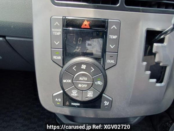 Used 2007 AT toyota voxy ZRR70W Image[24]