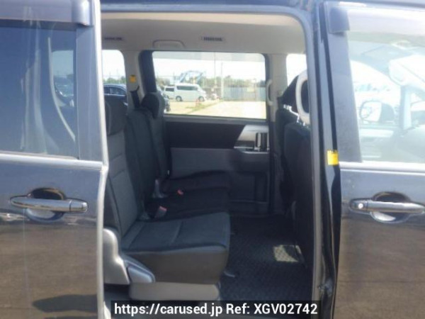 Used 2007 AT toyota voxy ZRR70W Image[13]