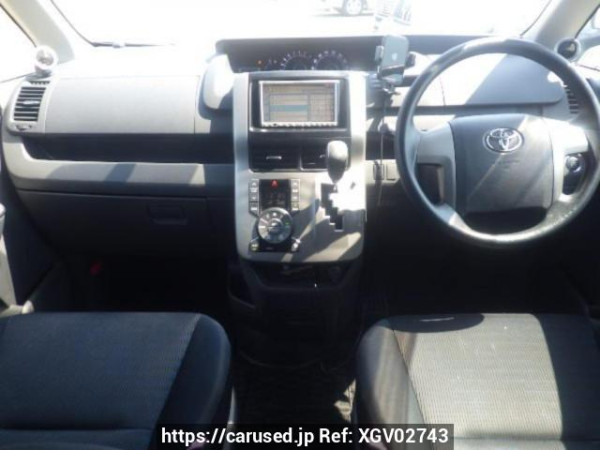 Used 2009 AT toyota voxy ZRR70W Image[16]