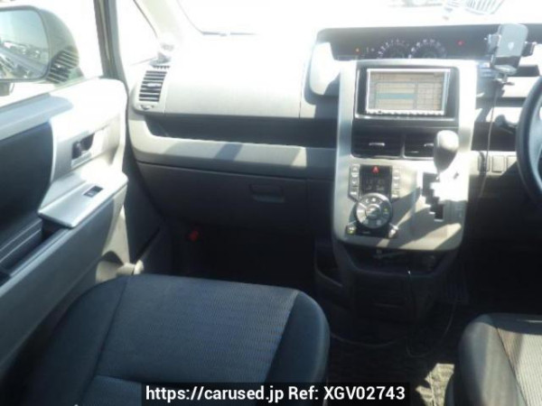 Used 2009 AT toyota voxy ZRR70W Image[17]