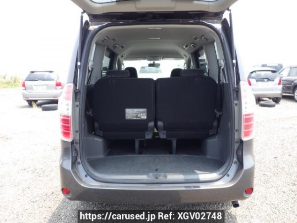 Used 2007 AT toyota noah ZRR70G Image[8]