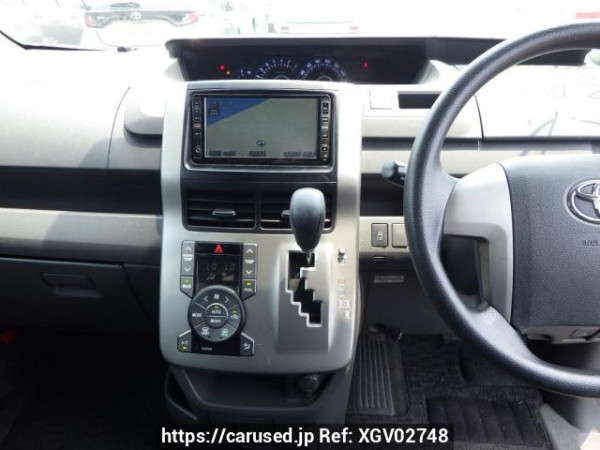 Used 2007 AT toyota noah ZRR70G Image[32]