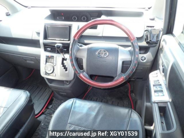 Used 2007 AT toyota noah ZRR70W Image[15]