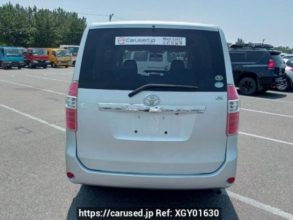 Used 2007 AT toyota noah ZRR70G Image[5]