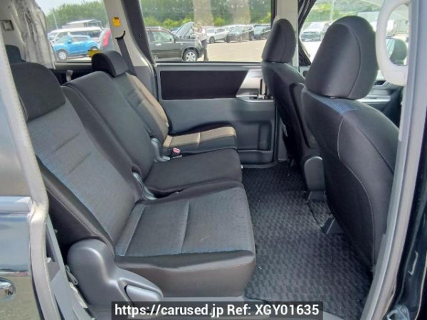 Used 2008 AT toyota voxy ZRR70W Image[14]