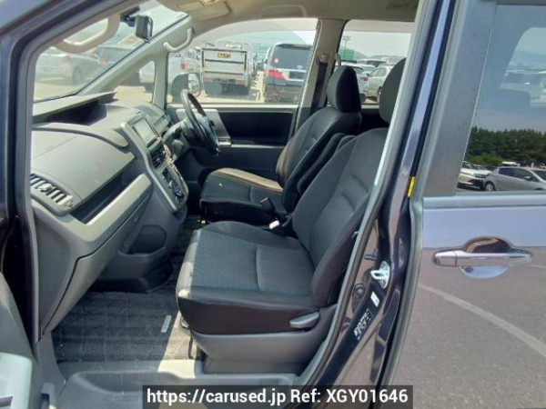 Used 2007 AT toyota voxy ZRR70W Image[13]