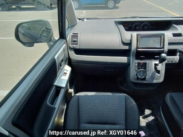 Used 2007 AT toyota voxy ZRR70W Image[18]