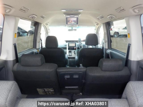 Used 2008 AT toyota voxy ZRR70G Image[18]