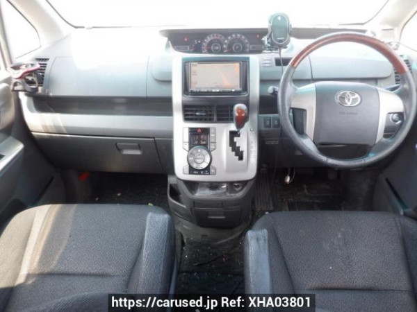Used 2008 AT toyota voxy ZRR70G Image[19]