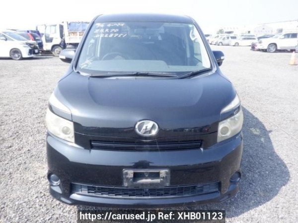 Used 2009 AT toyota voxy ZRR70G Image[1]