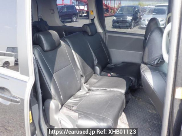 Used 2009 AT toyota voxy ZRR70G Image[14]