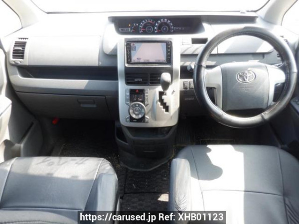 Used 2009 AT toyota voxy ZRR70G Image[18]