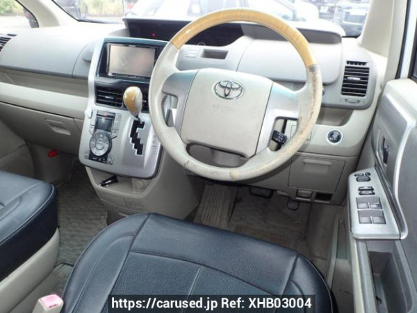 Used 2007 AT toyota noah ZRR70G Image[16]