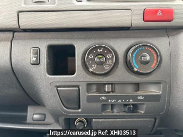 Used 2004 AT toyota regiusace-van KDH205V Image[25]