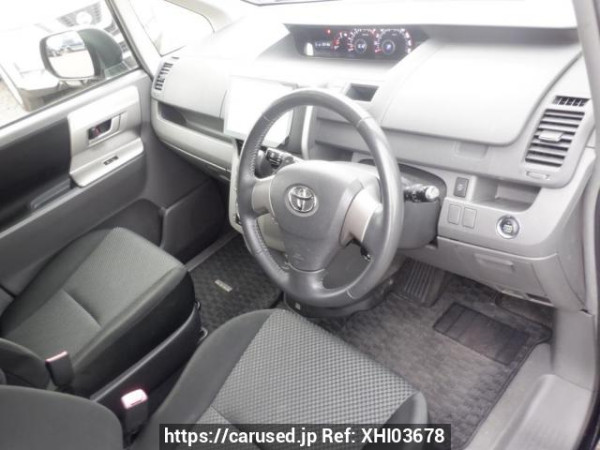 Used 2007 AT toyota noah ZRR70W Image[13]