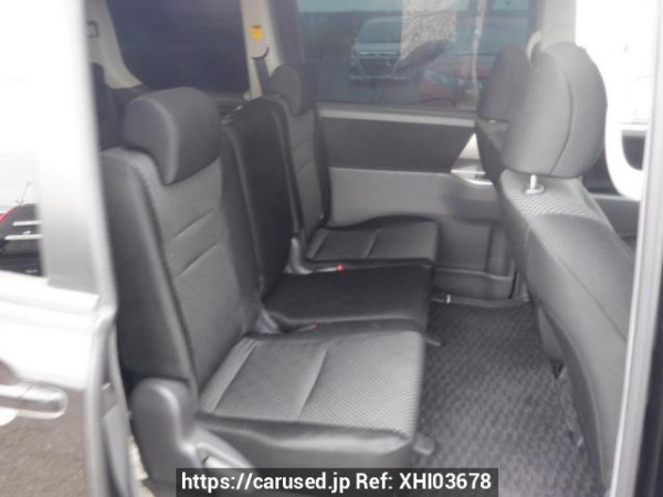 Used 2007 AT toyota noah ZRR70W Image[15]