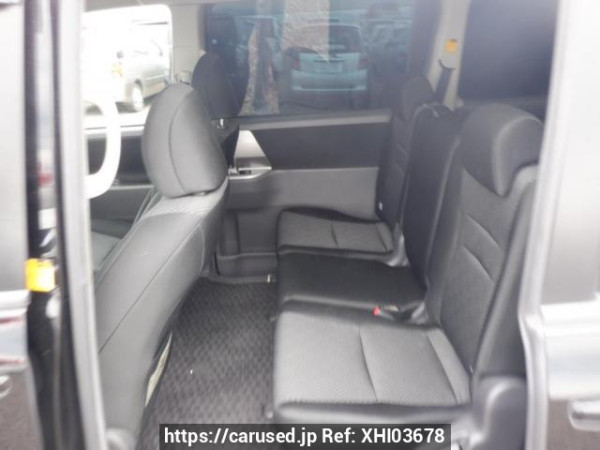 Used 2007 AT toyota noah ZRR70W Image[17]