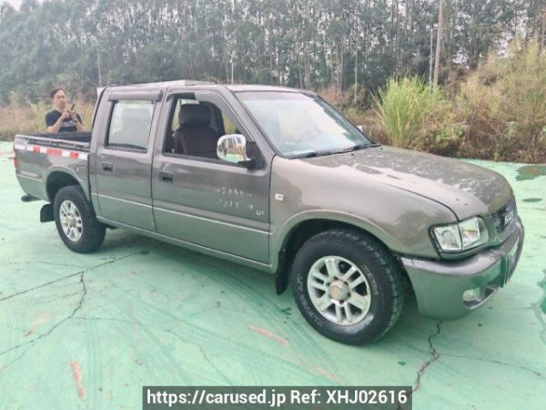 Used 2015 MT isuzu pickup - Image[0]