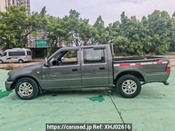Used 2015 MT isuzu pickup - Image[3]