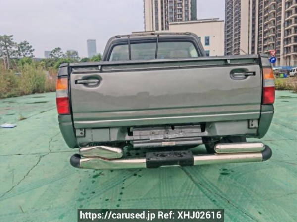 Used 2015 MT isuzu pickup - Image[5]