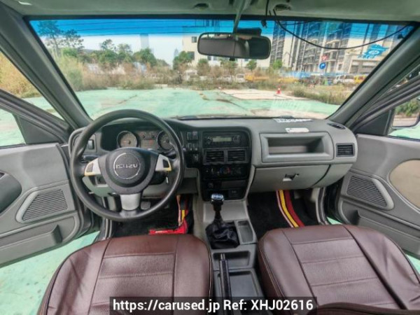 Used 2015 MT isuzu pickup - Image[9]