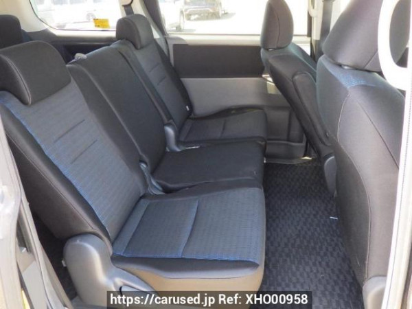 Used 2009 AT toyota voxy ZRR70W Image[15]