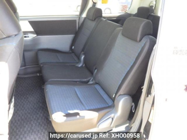 Used 2009 AT toyota voxy ZRR70W Image[16]