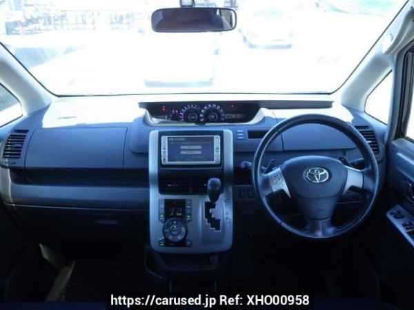 Used 2009 AT toyota voxy ZRR70W Image[18]