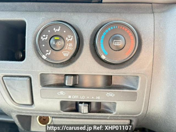 Used 2005 AT toyota regiusace-van KDH205V Image[23]